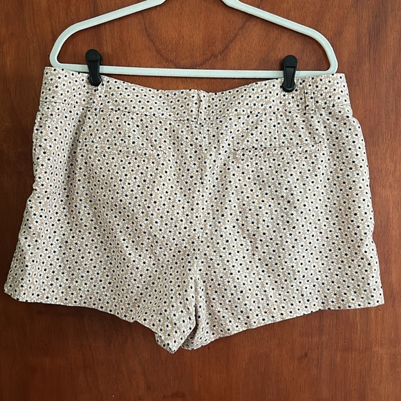 Ann Taylor LOFT floral print shorts size 14 - Picture 5 of 7